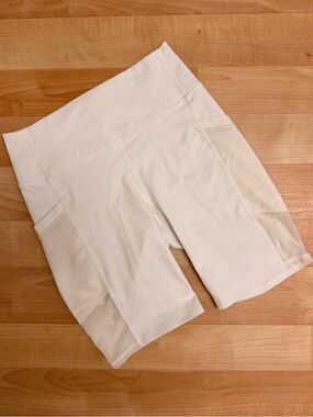 💪 Fabletics PowerHold Biker Shorts | Size M | White